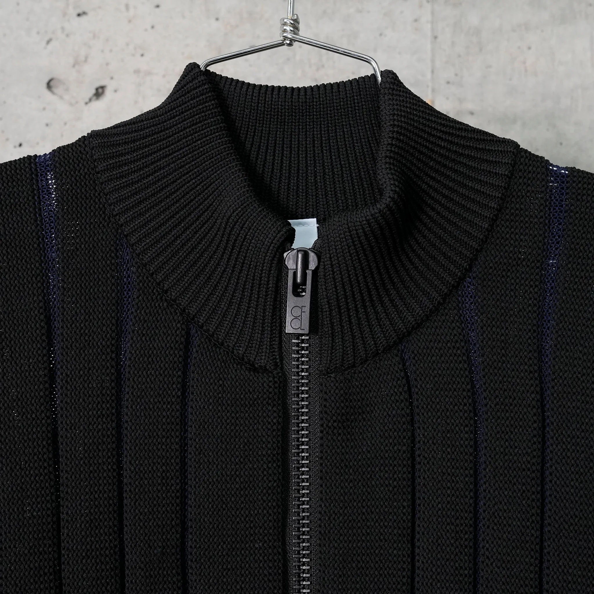LOUVER STAND-UP COLLAR BLOUSON / BLACK